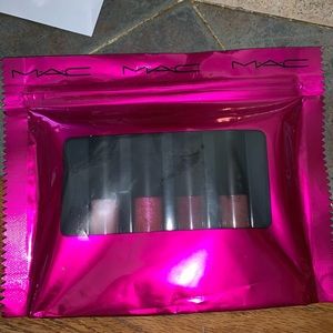 Brand new Mac lip gloss kit